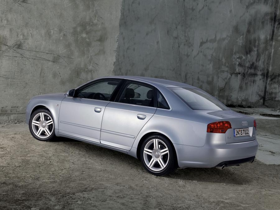  Audi A4 2.0T Sedan (B7, 8E) 2004 года  (фото 14 из 26)